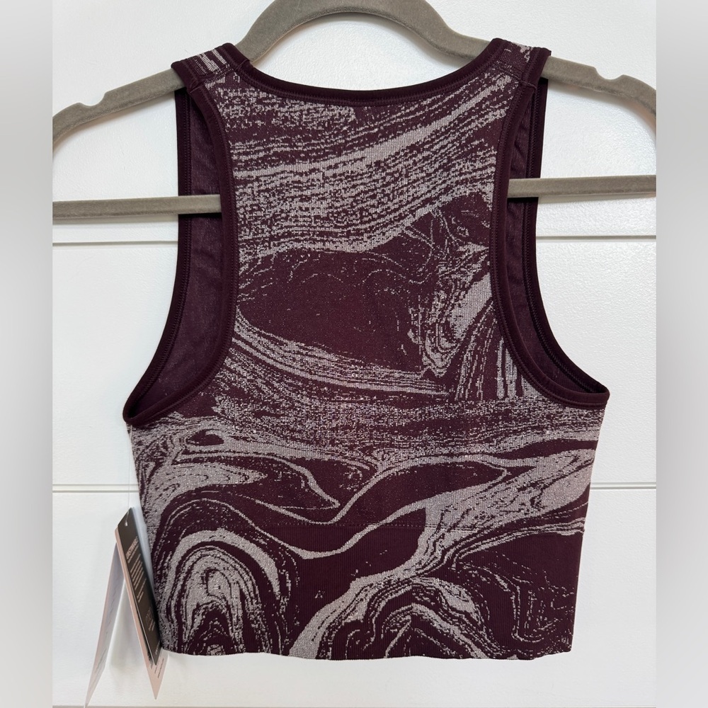 NWT Athleta Aurora Seamless Shine Tank
Size Small - Picture 3 of 7